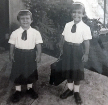 2 girls